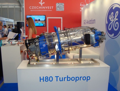 Nová generace L 410 s nejnovějšími turbovrtulovými motory od GE se poprvé ukázala světu